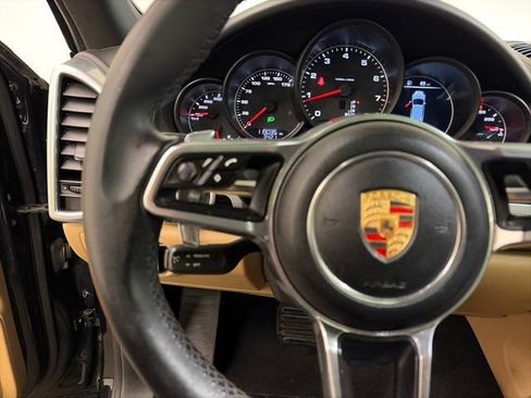 Used 2016 Porsche Cayenne w/ Premium Package AWD/4WD image 19