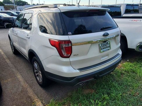 Used 2018 Ford Explorer XLT w/ Equipment Group 202A AWD/4WD image 8