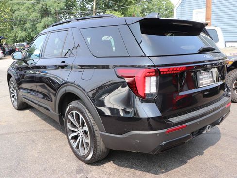 Used 2025 Ford Explorer ST-Line AWD/4WD image 3