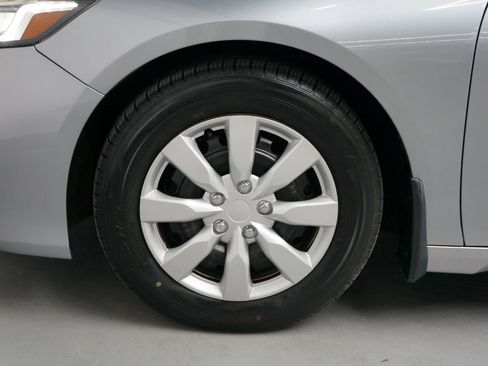 Used 2018 Honda Accord EX image 38