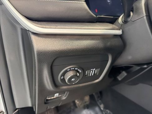 Used 2024 Jeep Grand Cherokee L Limited w/ Black Appearance Package image 20