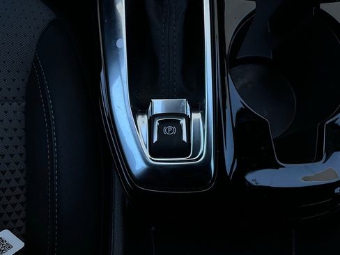 Used 2025 Chevrolet Trax LT image 20