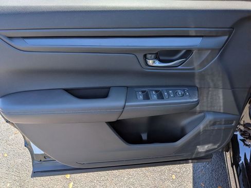 Used 2025 Honda CR-V LX image 14