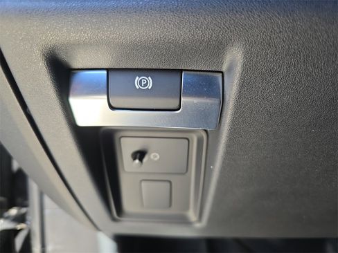 Certified 2024 Land Rover Defender 130 V8 image 27