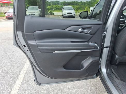Certified 2024 Chevrolet Traverse LT FWD image 17
