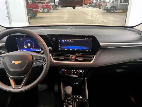 Used 2025 Chevrolet TrailBlazer LT AWD/4WD image 18