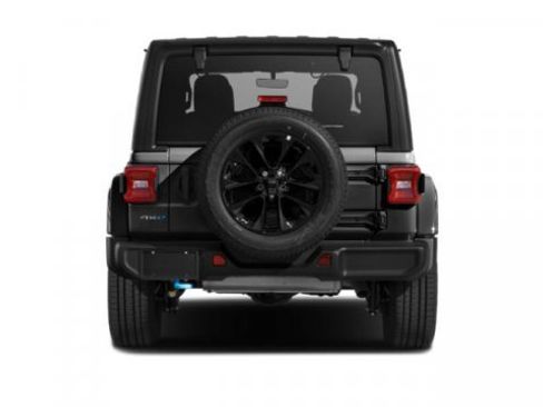 Used 2023 Jeep Wrangler Unlimited Sahara w/ Cold Weather Group AWD/4WD image 8