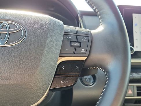 Used 2025 Toyota Camry SE image 22