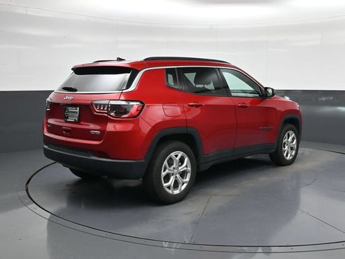 Used 2024 Jeep Compass Latitude AWD/4WD image 10