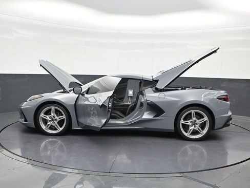Used 2025 Chevrolet Corvette Stingray Coupe w/ 1LT RWD image 33