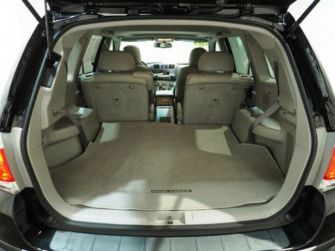 Used 2012 Toyota Highlander SE w/ Tow Pkg AWD/4WD image 6