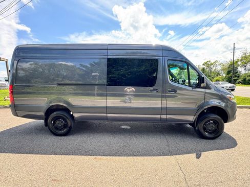 Used 2024 Mercedes-Benz Sprinter 2500 image 4