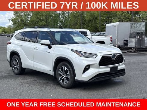 Used 2021 Toyota Highlander XLE AWD/4WD image 1