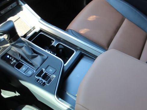 Used 2025 Lexus GX 550 w/ Accessory Package (Z1) AWD/4WD image 21
