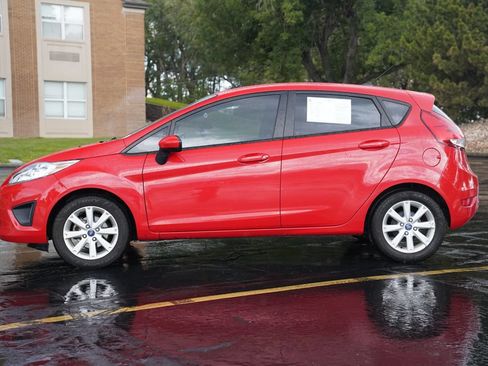 Used 2012 Ford Fiesta SE FWD image 2