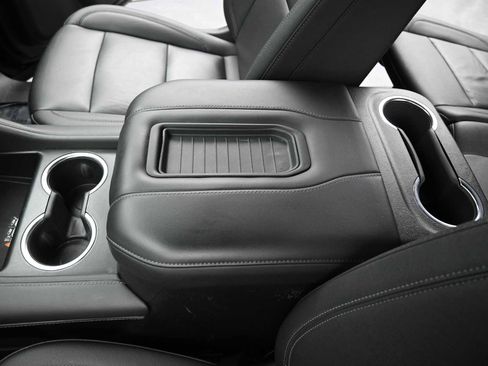 Used 2024 Chevrolet Suburban LT image 26