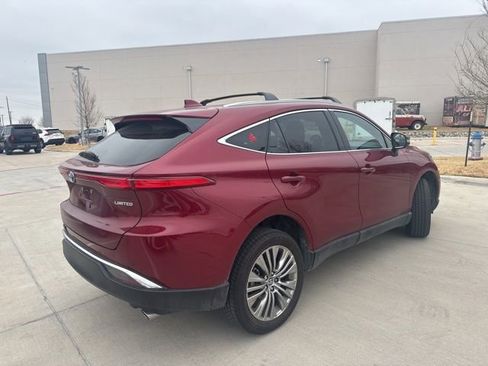 Used 2024 Toyota Venza Limited image 3
