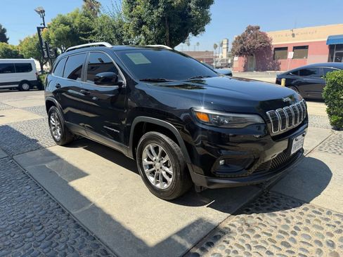 Used 2019 Jeep Cherokee Latitude Plus image 3
