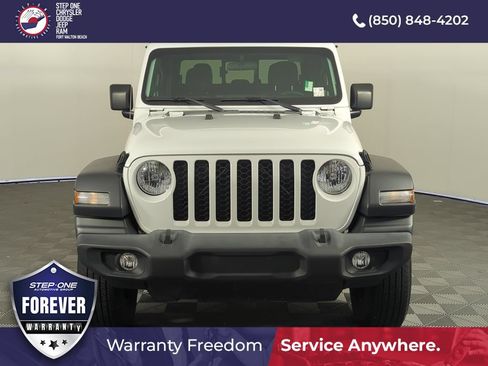 Used 2021 Jeep Gladiator Sport w/ Trailer Tow Package AWD/4WD image 9