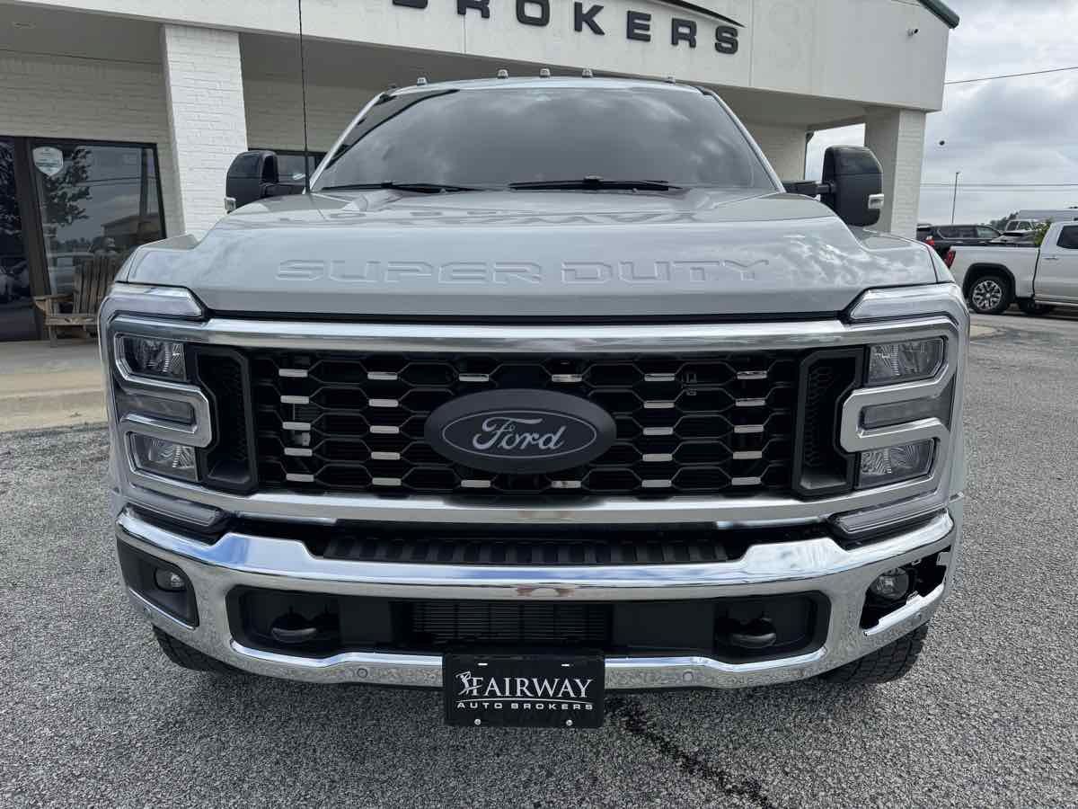Used 2026 Ford F450 Lariat w/ Lariat Ultimate Package AWD/4WD image 3