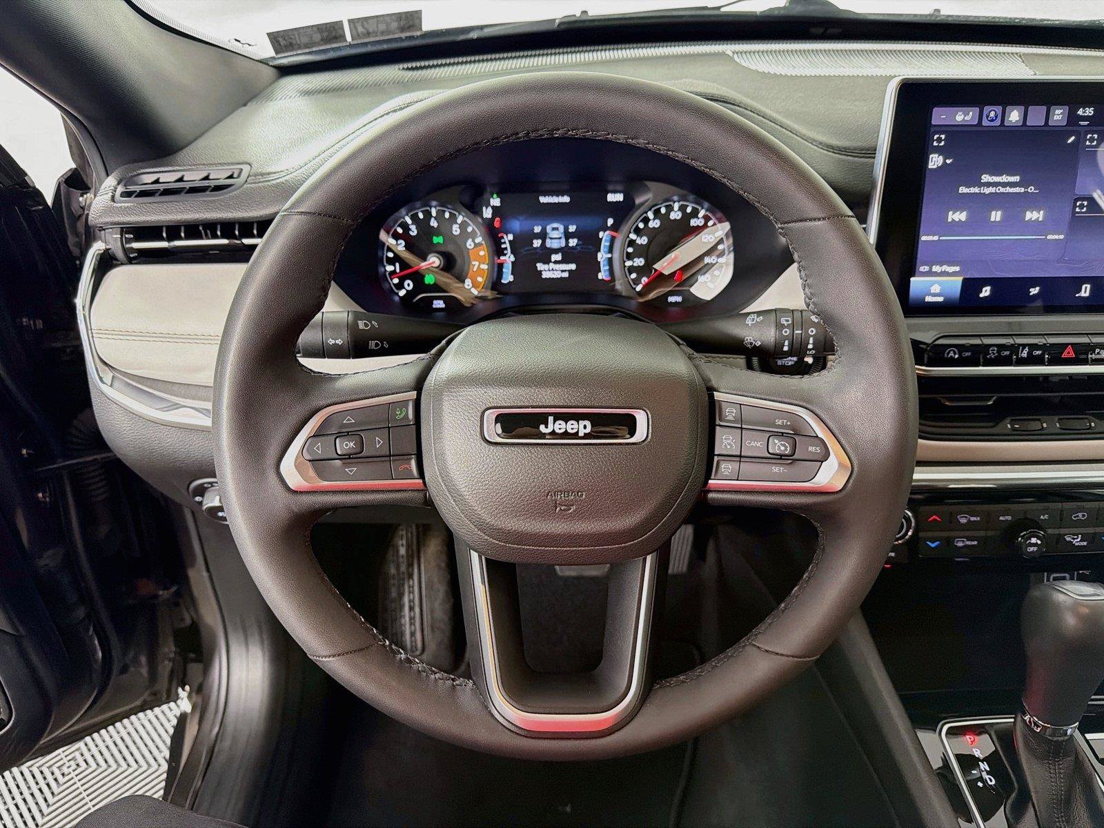 Used 2023 Jeep Compass Limited AWD/4WD image 3