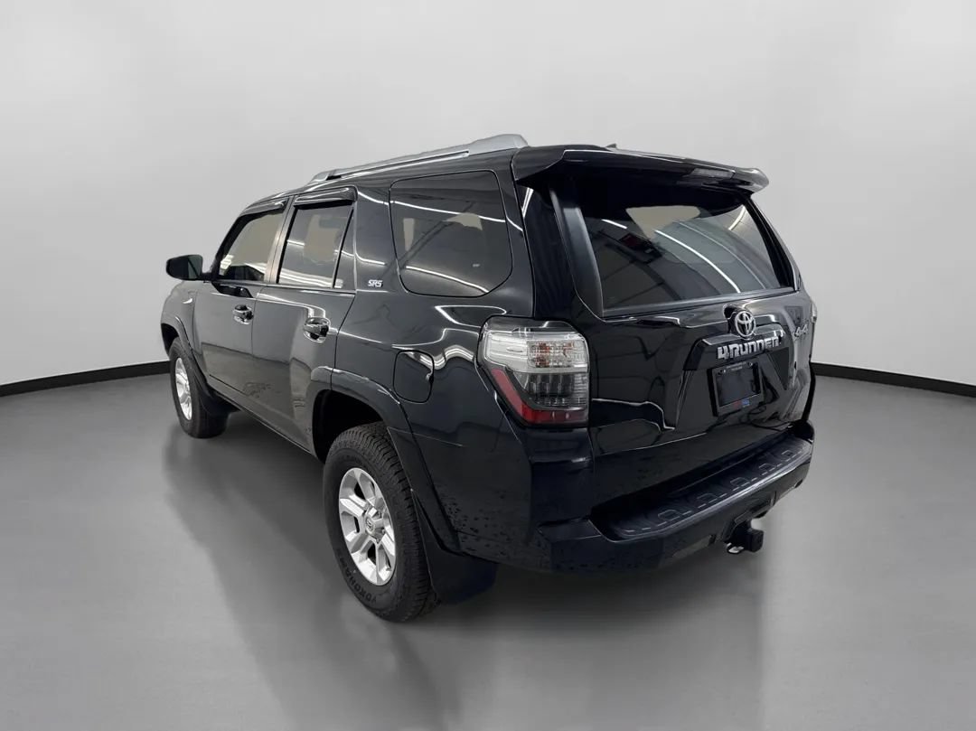 Used 2017 Toyota 4Runner SR5 AWD/4WD image 7