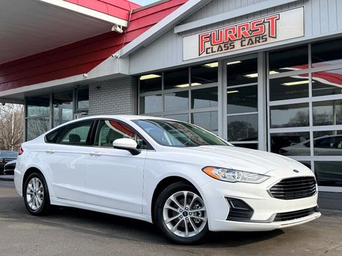 Used 2020 Ford Fusion SE image 1
