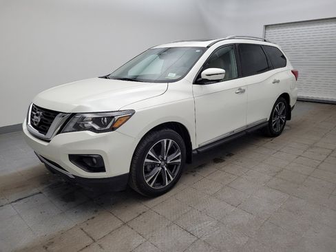 Used 2020 Nissan Pathfinder Platinum image 2