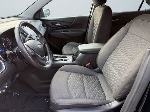 Used 2019 Chevrolet Equinox LT w/ Driver Convenience Package image 9