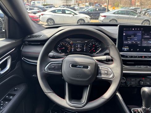 Used 2025 Jeep Compass Trailhawk w/ Trailer Tow Group image 28