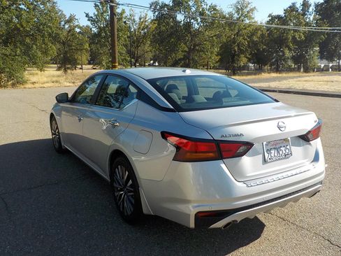Used 2023 Nissan Altima 2.5 SV w/ SV Premium Package image 8