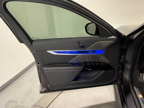 Used 2023 BMW 740i w/ Parking Assistance Package RWD image 15
