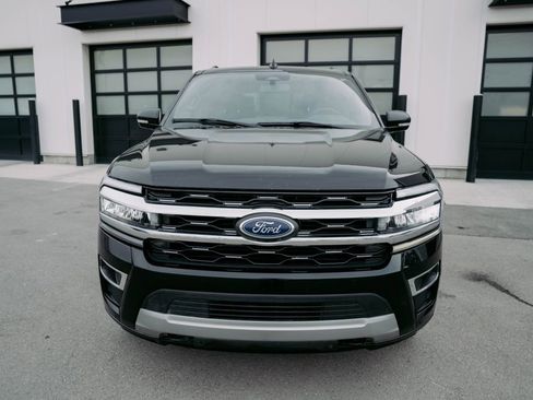 Used 2023 Ford Expedition Limited AWD/4WD image 2