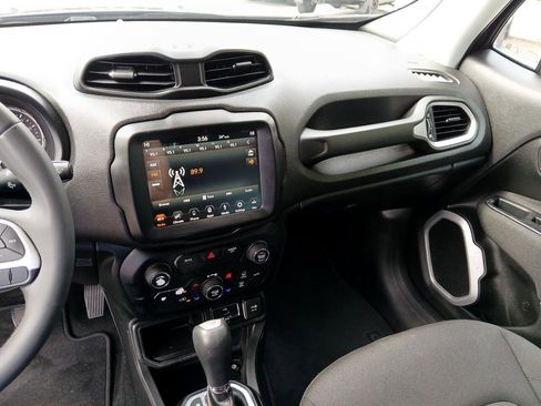 Used 2018 Jeep Renegade Latitude w/ UConnect 8.4 Nav Group image 21