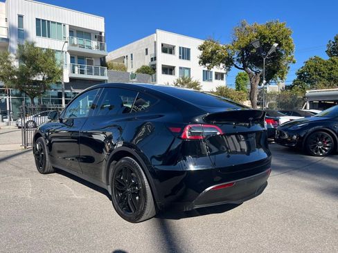 Used 2024 Tesla Model Y 2WD image 5