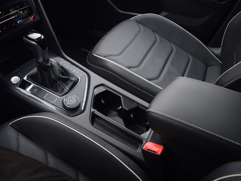 Used 2024 Volkswagen Tiguan SEL R-Line image 14