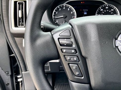Used 2025 Nissan Frontier SV RWD image 19