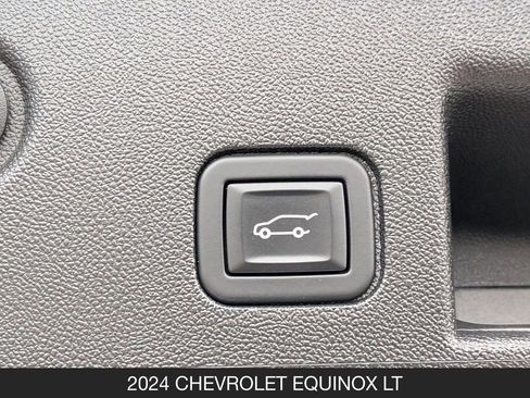 Used 2024 Chevrolet Equinox LT FWD image 24