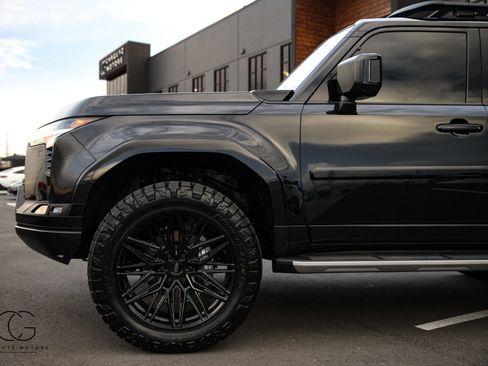 Used 2025 Lexus GX 550 w/ Accessory Package (2T) image 9