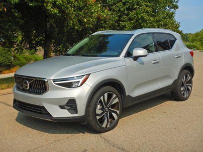 Used 2025 Volvo XC40 B5 Plus