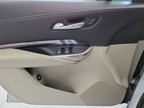 Used 2022 Cadillac XT4 Luxury w/ Driver Awareness Package FWD image 15