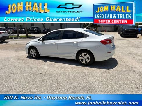 Used 2017 Chevrolet Cruze LS FWD image 5