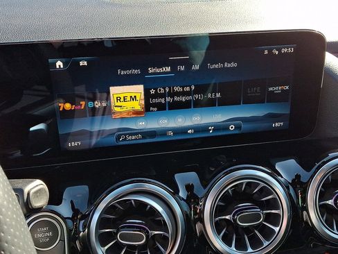 Used 2024 Mercedes-Benz GLA 250 4MATIC image 18