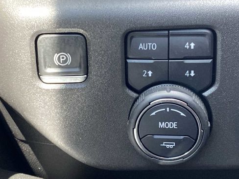 Used 2024 Chevrolet Silverado 1500 LT Trail Boss w/ Convenience Package II AWD/4WD image 25