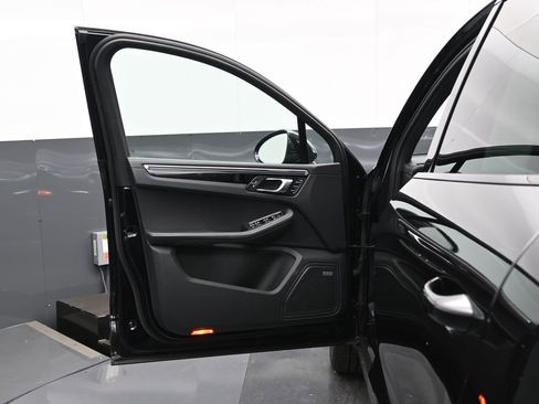 Certified 2024 Porsche Macan S w/ Premium Plus Package image 8