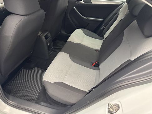 Used 2017 Volkswagen Jetta S image 27