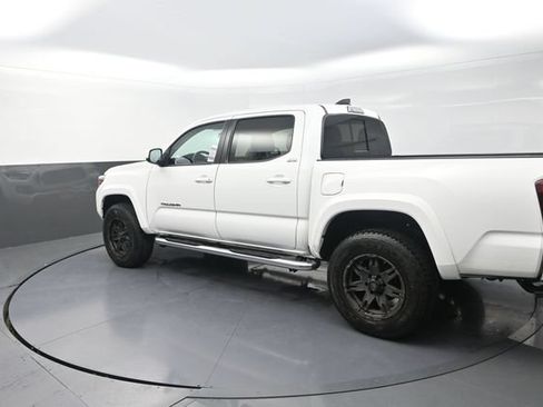 Used 2022 Toyota Tacoma SR5 AWD/4WD image 40