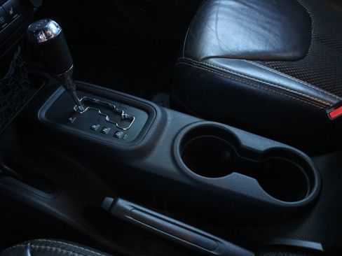 Used 2015 Jeep Wrangler Unlimited Sahara AWD/4WD image 14