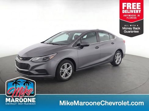 Used 2018 Chevrolet Cruze LT FWD image 1