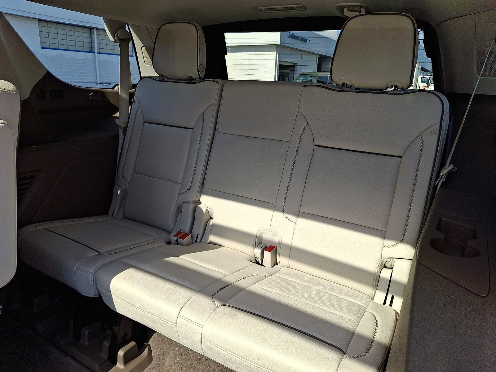 Used 2024 GMC Yukon Denali w/ Denali Reserve Package AWD/4WD image 9